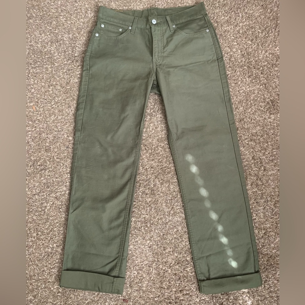 Army green Levi’s 514 straight fit jeans